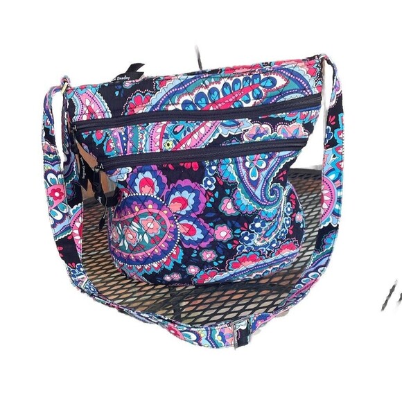 Vera Bradley Crossbody Purse. - Picture 2 of 9